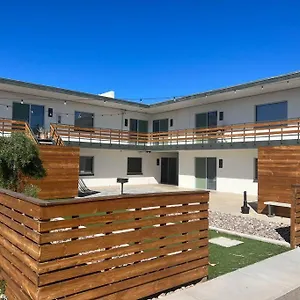 Lovely 2 Bedroom Apt: Long-term Near Downtown Phoenix